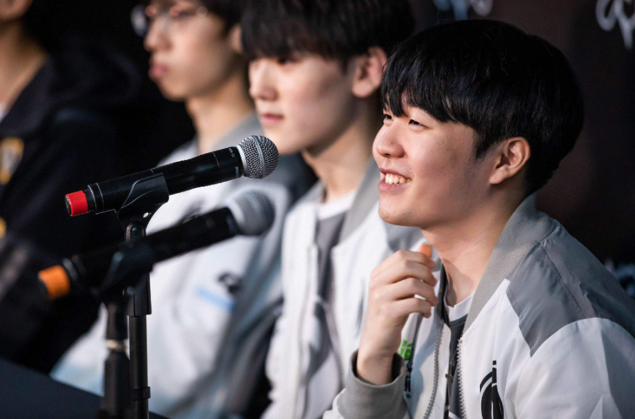 开云中国官方网站Rookie关键节点回归赛场,雄鹿带队取胜!的简单介绍